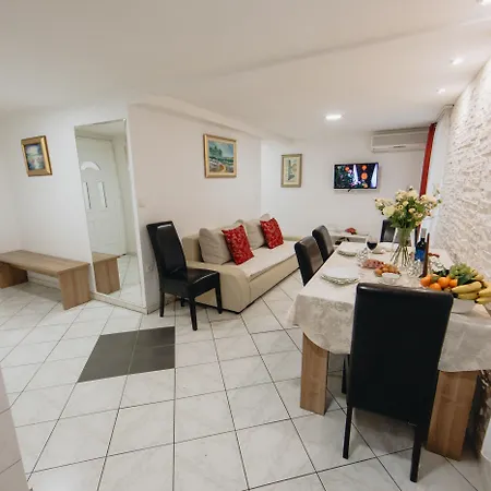 And Old Town Apartman
